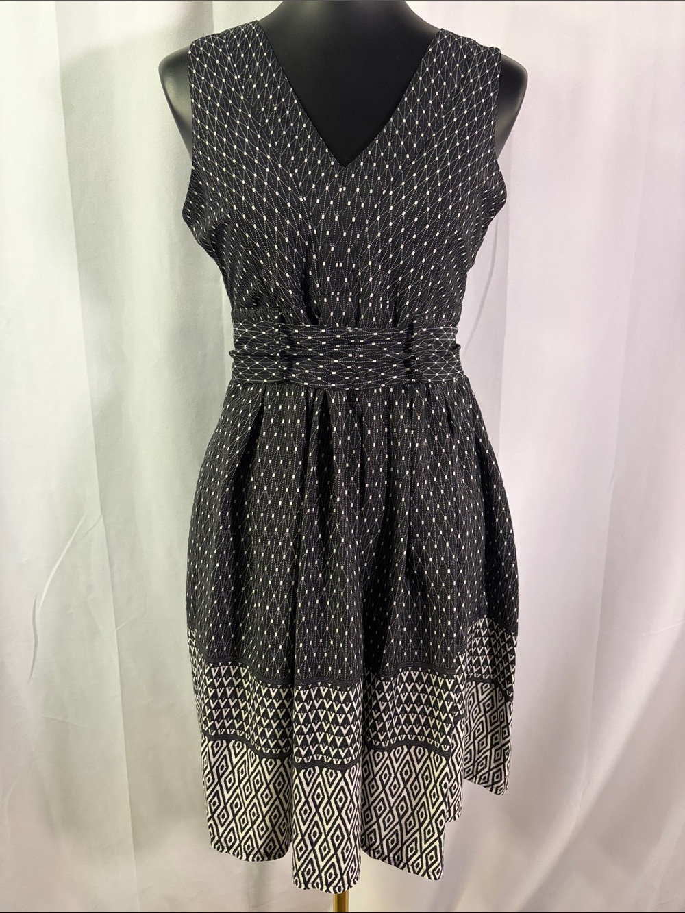Yumi Black & White Mixed Print Sleeveless Tie Waist V-Neck Midi Dress